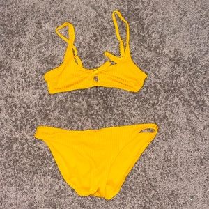 Cute yellow bikini!